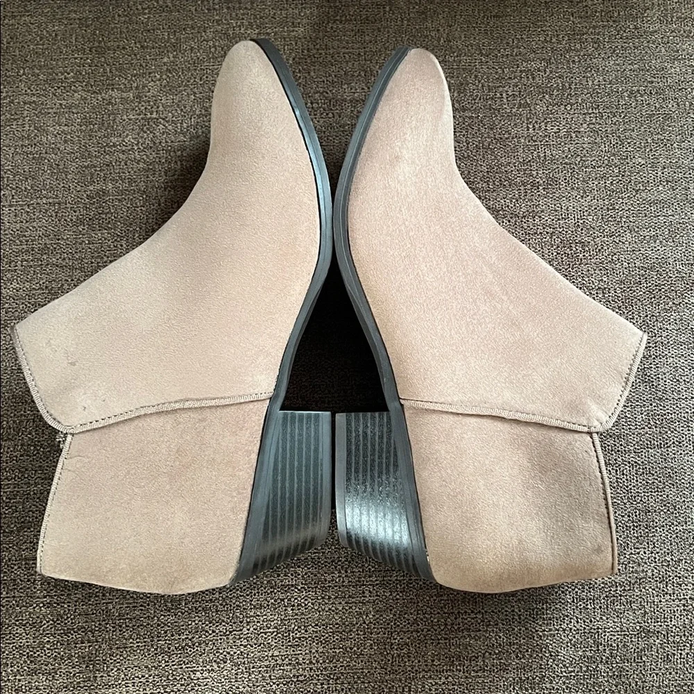New Style & Co Wileyy Ankle Booties Women’s Size 8.5W in Light Taupe Micro